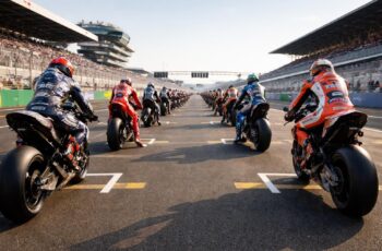 découvrez les préparatifs des coureurs et un focus exclusif sur la grille de départ du motogp au mans, avant le grand départ de la course.